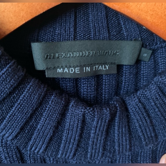 Alexander Wang navy blue ribbed dress with cutouts and épaullet details. Small - Picture 4 of 7